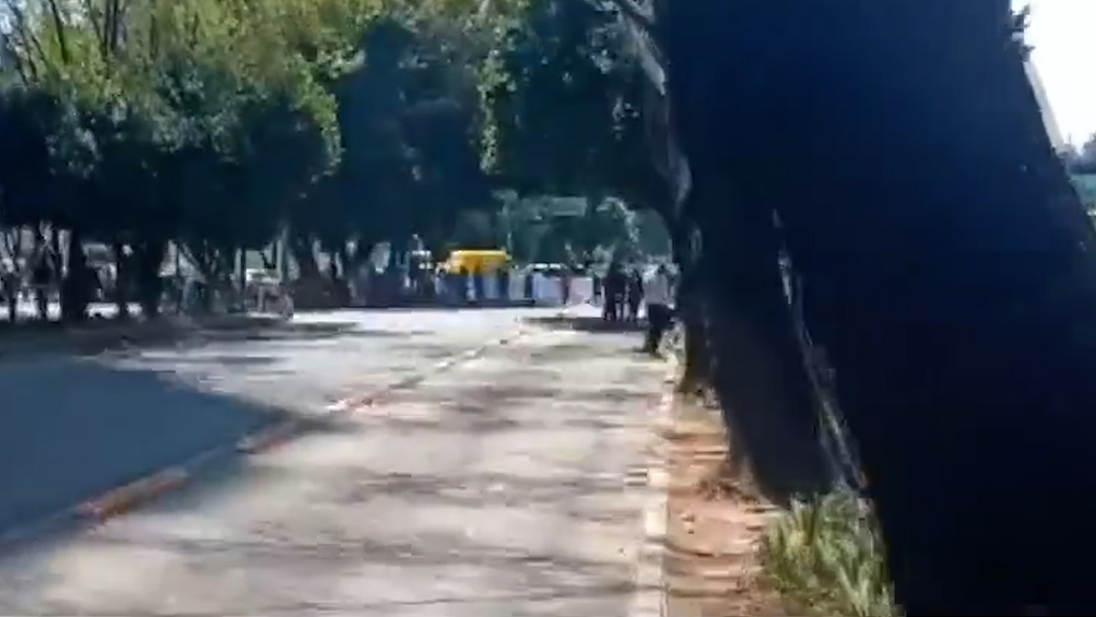 Bloqueo frente a SICT por parte de transportistas y comerciantes
