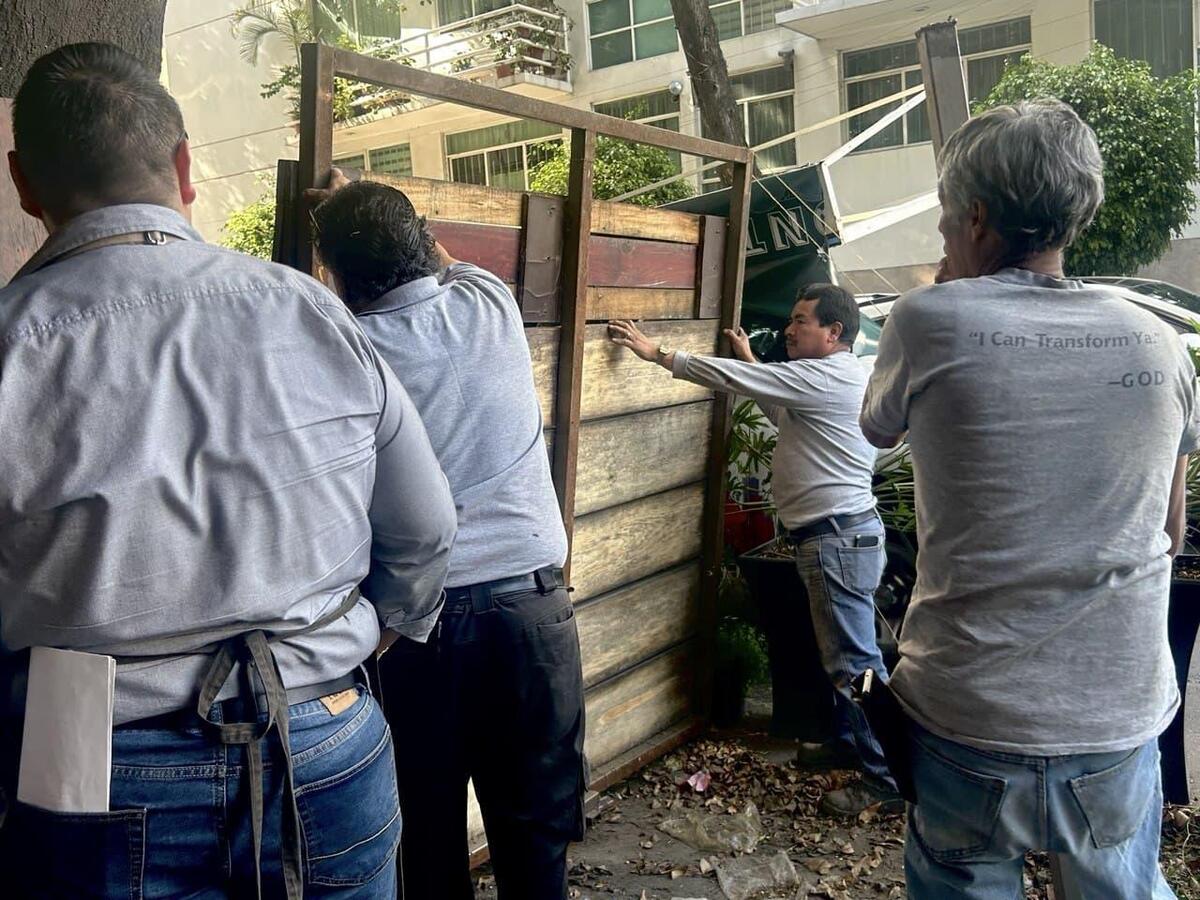 Las autoridades de la demarcación hicieron un recorrido en los restaurantes. (Foto: especial)
