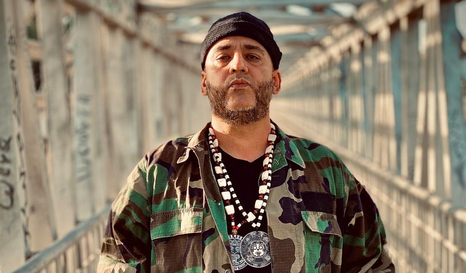 Se eligió al cantante Caporal RB para ser la portada número uno de la revista Hip Hop MX. (Especial)