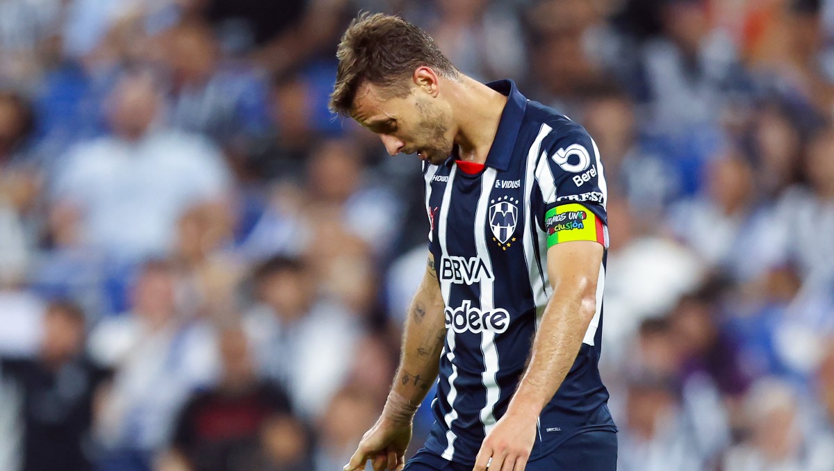 Rayados confirma que Sergio Canales se cortó por romper una puerta de cristal (Imago7)