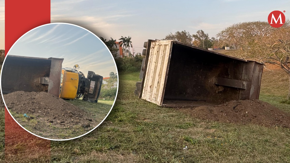 Camión de volteo se volcó en un área verde de la Universidad Autónoma de Tamaulipas campus
