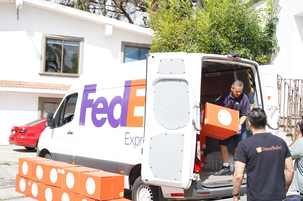 Alianza de Economía con FedEx fortalecerá a Pymes; tendrán descuentos en envíos de 45%