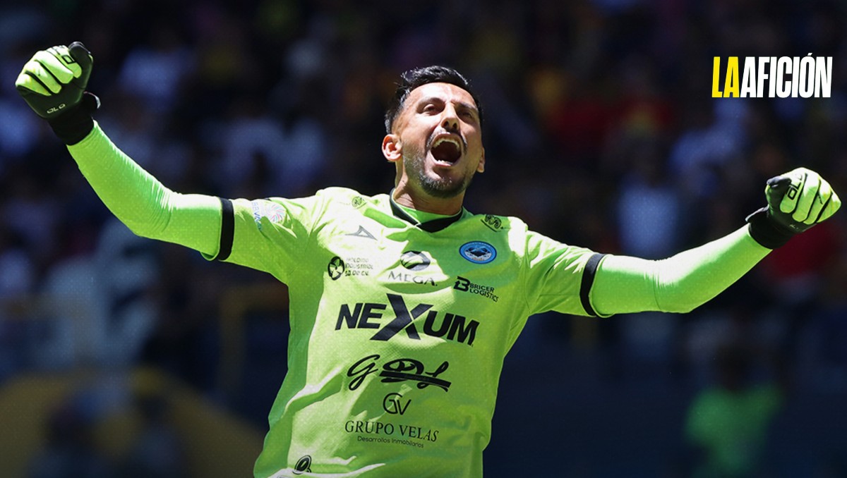 Gerardo "Kampa" Ruiz festeja uno de los goles de la Jaiba Brava ante Leones Negros.