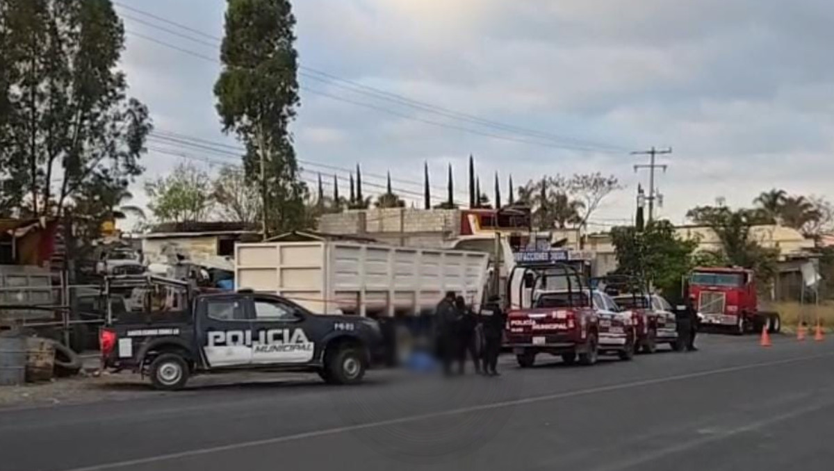 Hombre muere atropellado en federal a Atlixco y el responsable escapa | Especial
