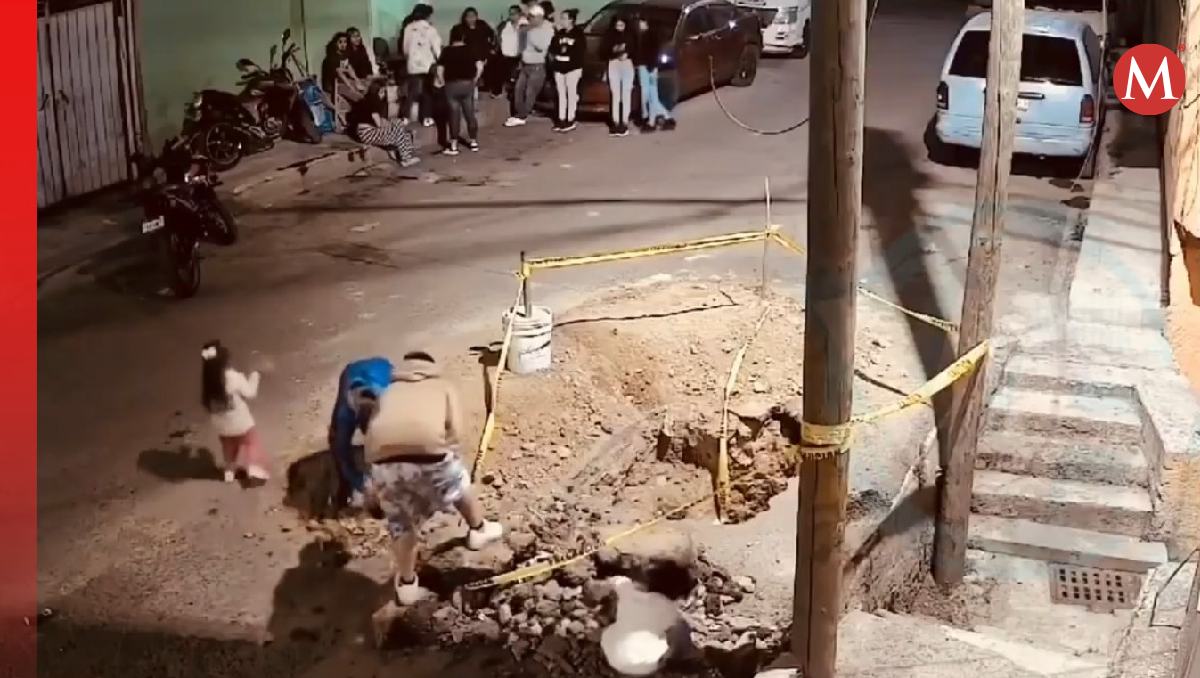 La mega fuga de agua fue registrada en la colonia Estado de México de Naucalpan. Foto: (Especial)