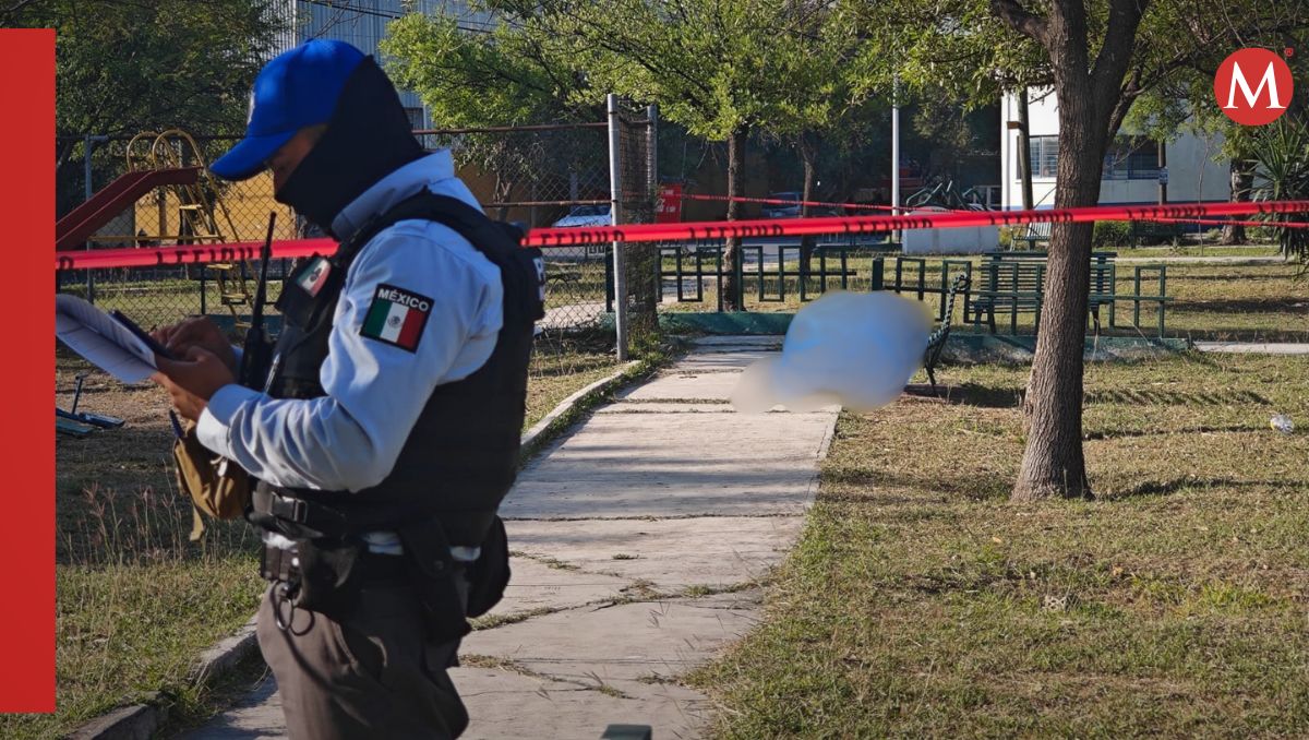 Aparentemente el hombre iba cruzando por el parque y pudo haber sufrido un infarto | Francisco Zúñiga