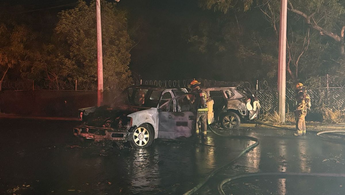 Bomberos de Nuevo León atendieron el siniestro y sofocaron las llamas. Ángel Mercado