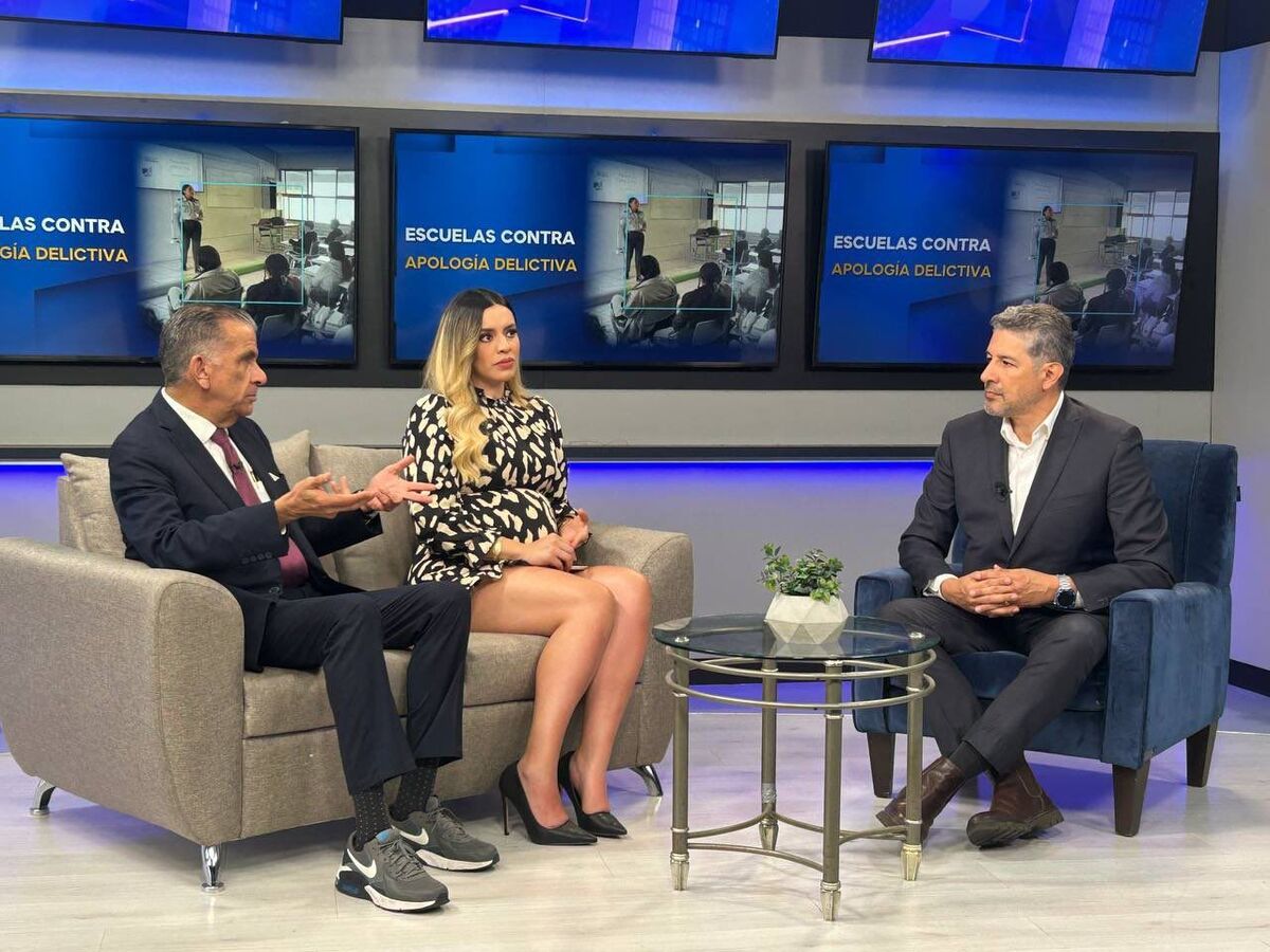 Entrevista en Telediario con el secretario de Educación Juan Carlos Flores Miramontes. (Milenio)