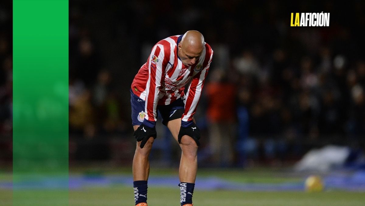 Chivas viajó a Mazatlán sin Chicharito Hernández; hay una nueva cara (Imago7)