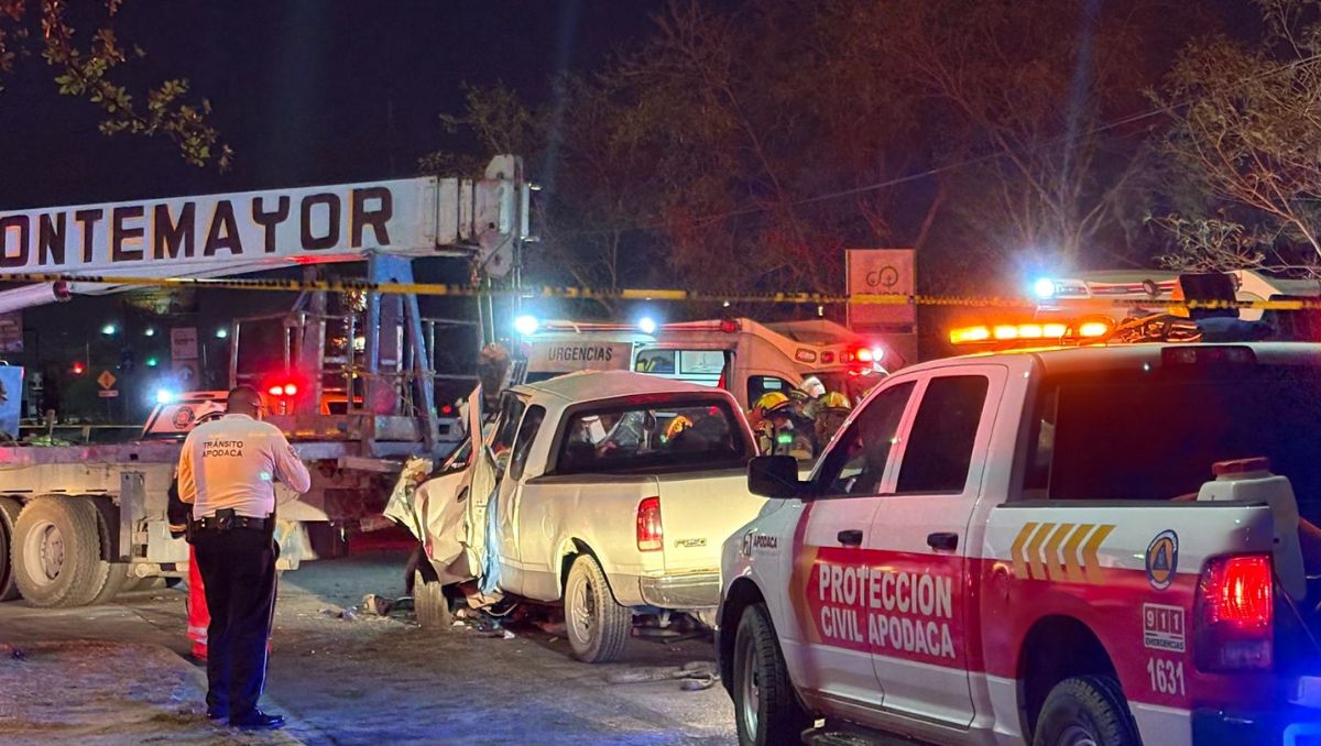 Autoridades estuvieron tres horas tratando de rescatar a uno de sus hijos, quien resultó con una fractura en su pie izquierdo. Ángel Mercado
