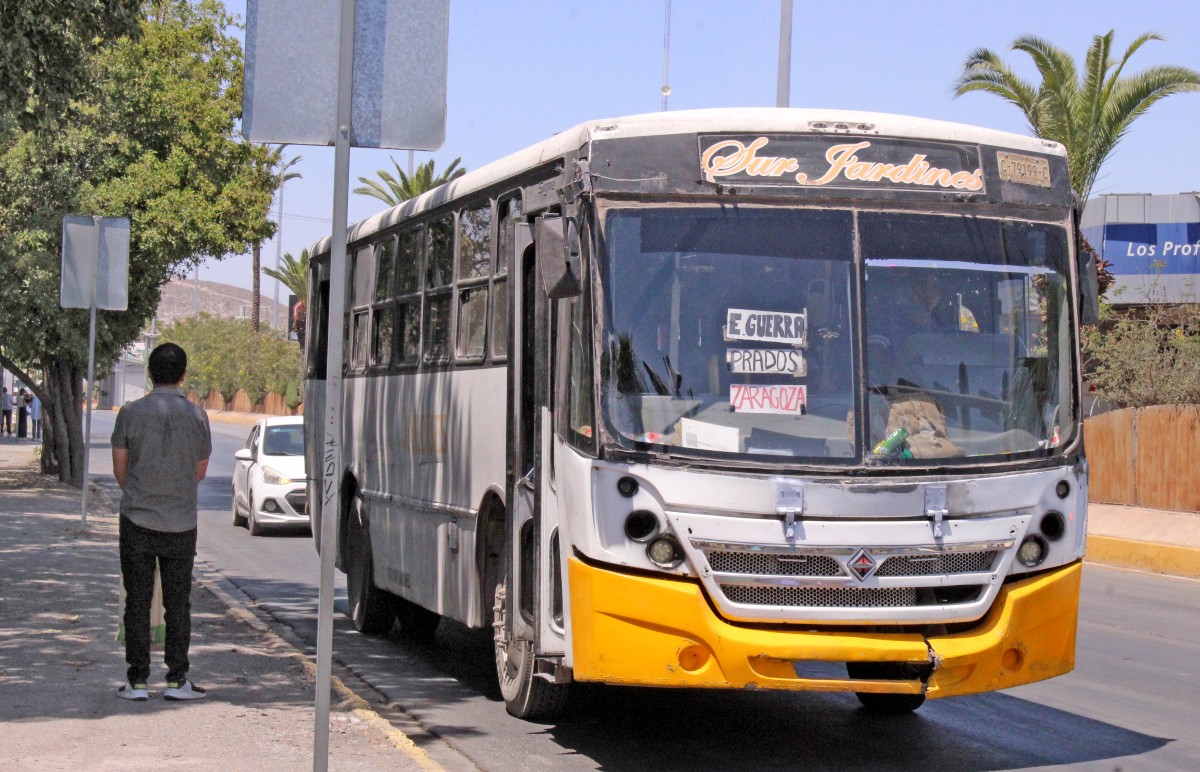 Déficit de unidades del transporte público de al menos 50 por ciento en Torreón. | Roberto Amaya