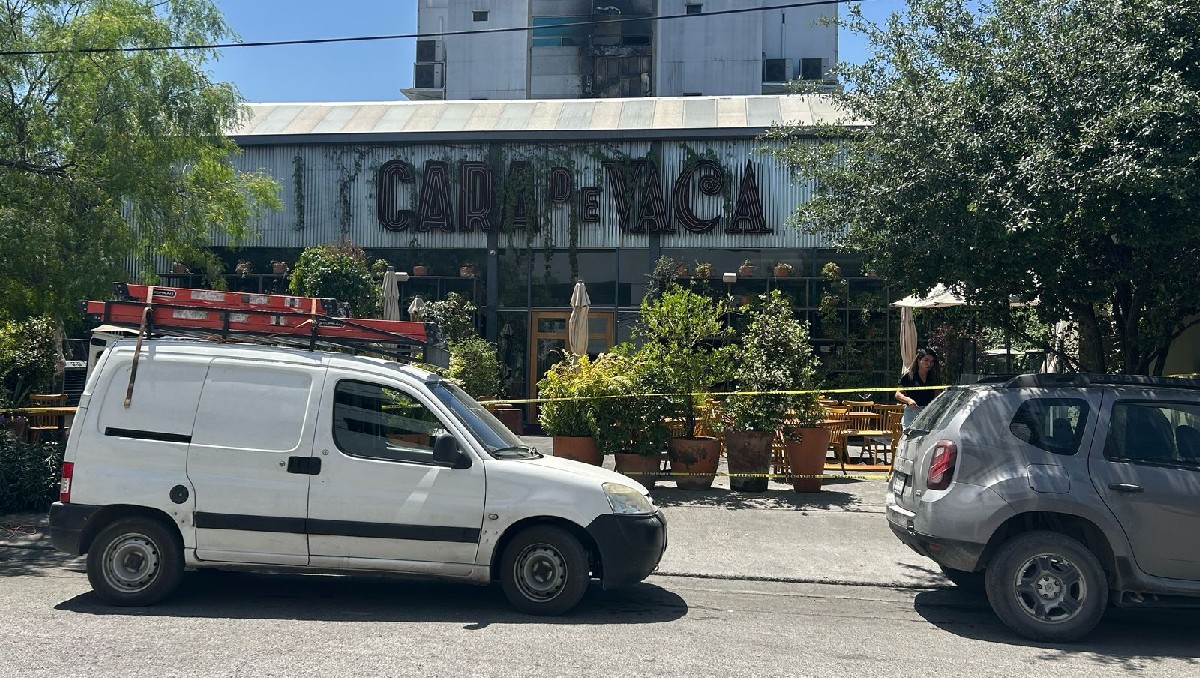 Se incendia restaurante 'Cara de Vaca' en San Pedro / Pamela Villanueva