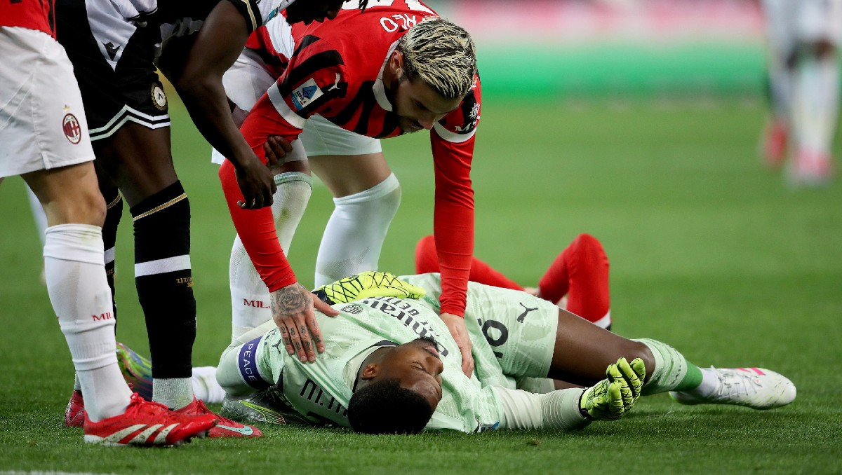Mike Maignan, portero de Milan, sufre traumatismo craneal tras brutal golpe en el partido contra Udinese (EFE)