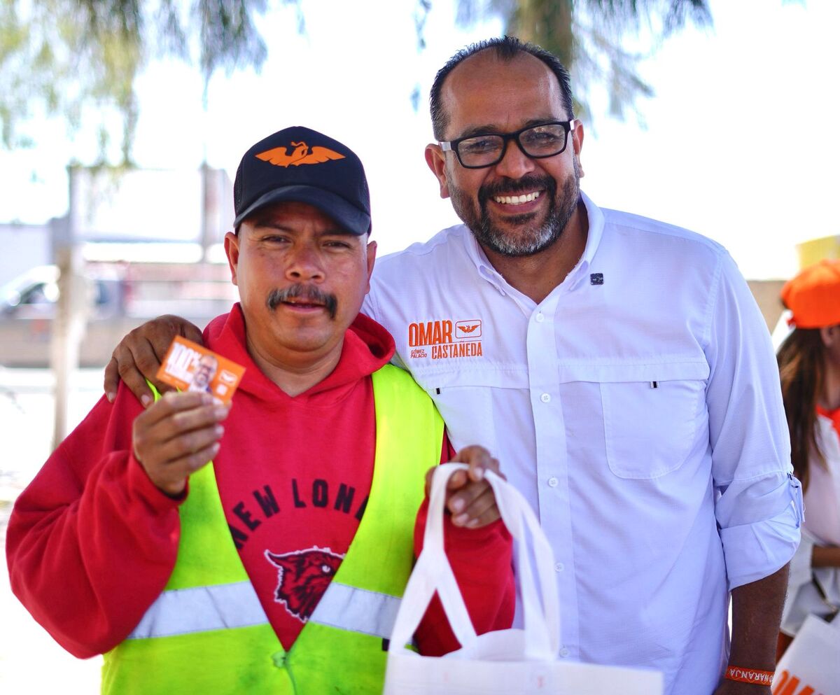 Osmar Castañeda, candidato a la alcaldía de Gómez Palacio por MC, visitó la colonia Solidaridad. (Especial)