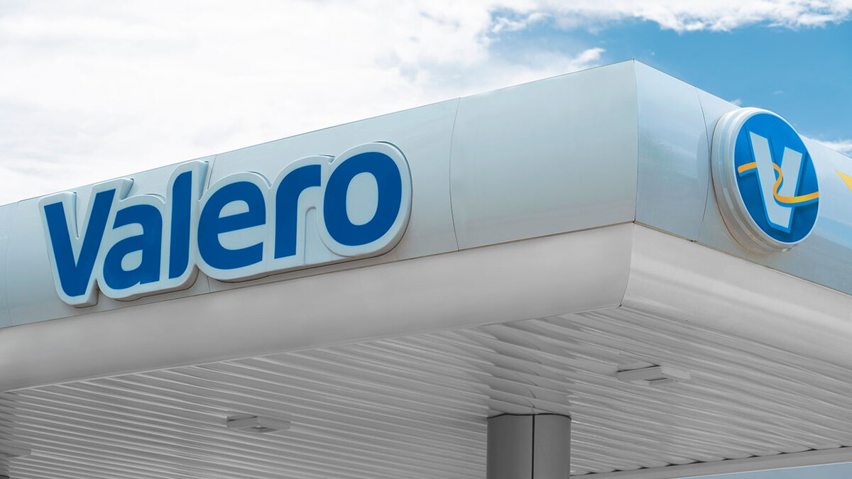 Antes de la suspensión, solo Valero, Shell, Tesoro (Marathon), Koch, ExxonMobil y Pemex tenían permisos para importar gasolinas.