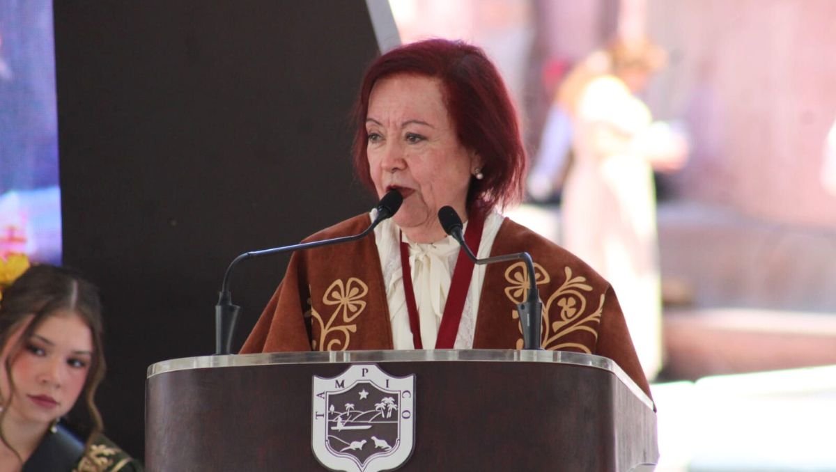 Amparo Berumen recibe medalla Fray Andrés de Olmos en Tampico. (Yazmín Sánchez)