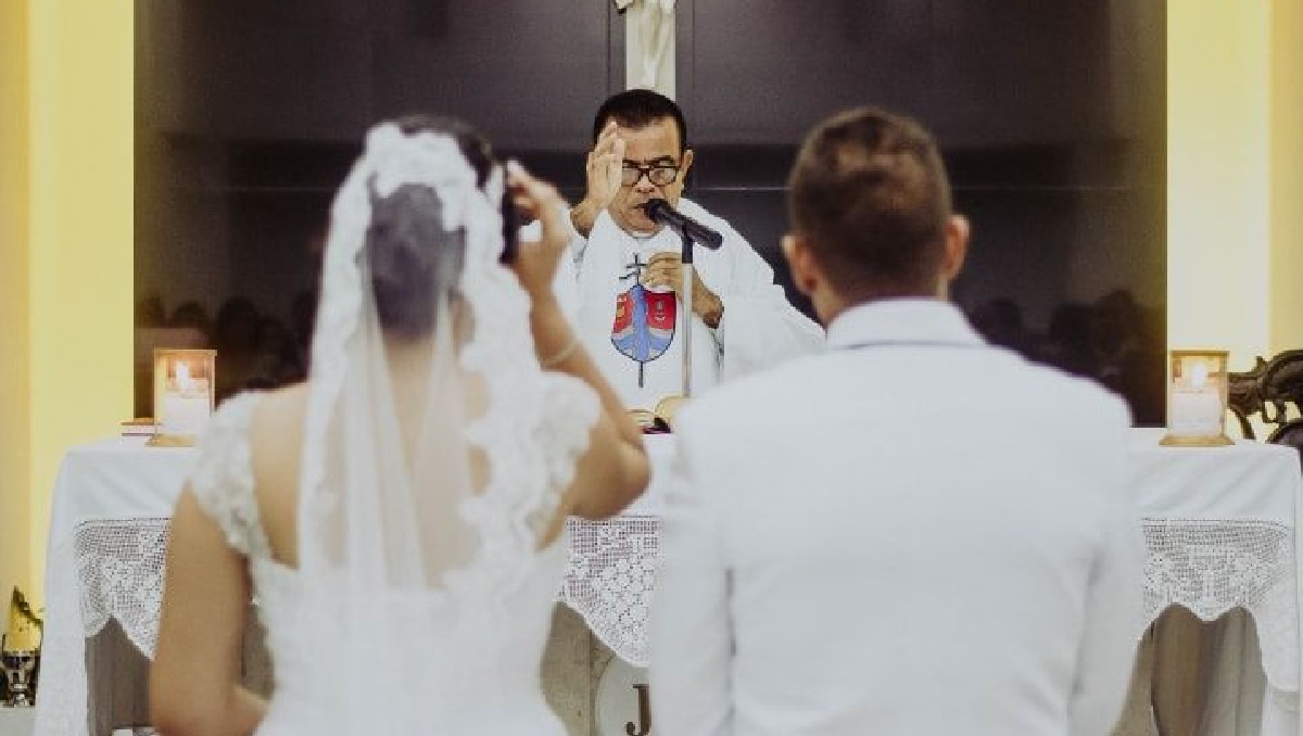 Novios se van de su boda para comprar tortillas | Especial