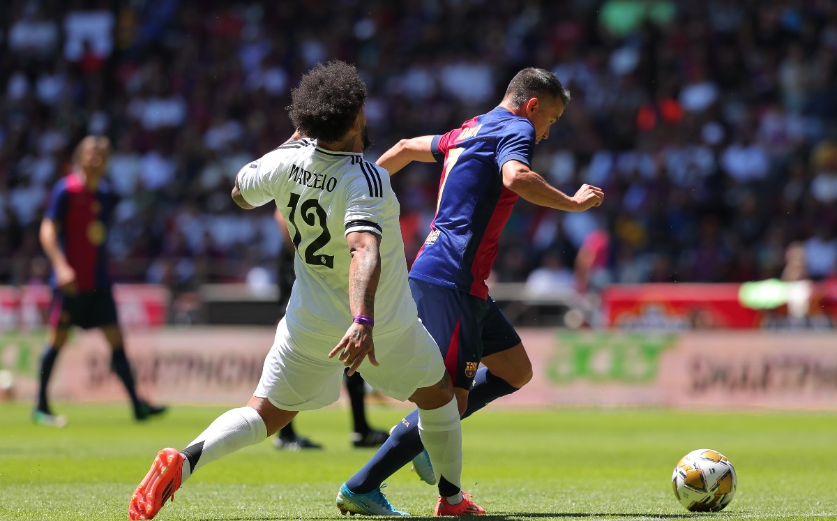 Partido de Leyendas del Real Madrid y Barcelona en Estadio Nemesio Diez (Imago7)