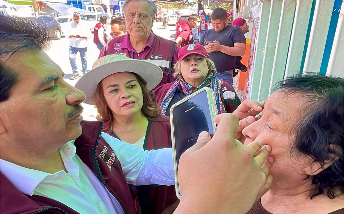 José Ramón recorre calles de Durango revisando a los ciudadanos. l Especial