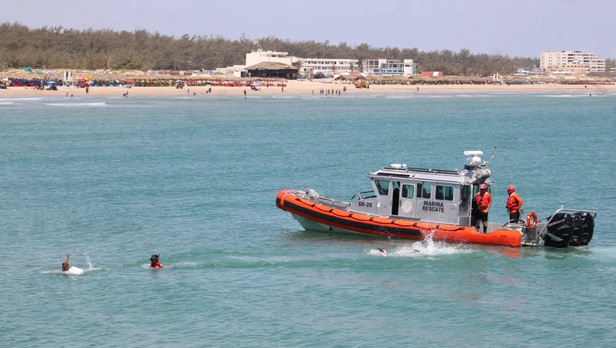 Simulacro de la Secretaría de Marina en playa Miramar. (Yazmín Sánchez)