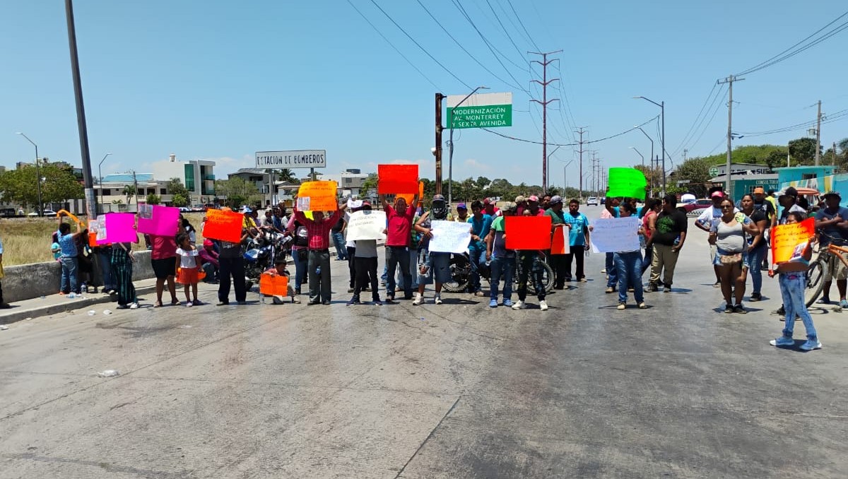 Carretoneros bloquean avenida Monterrey en Tampico