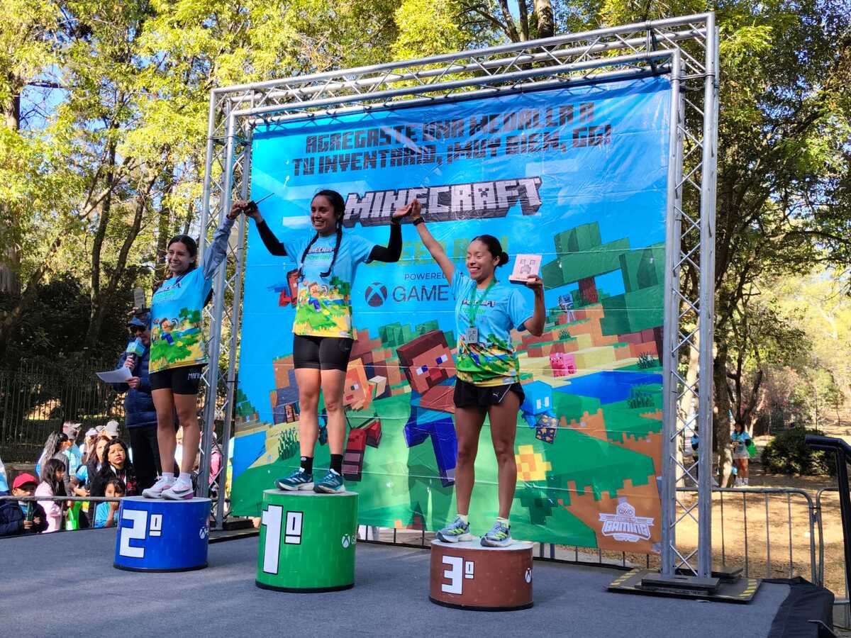 Las ganadoras en 10 kilómetros de la carrera Minecraft / Adriana Jiménez