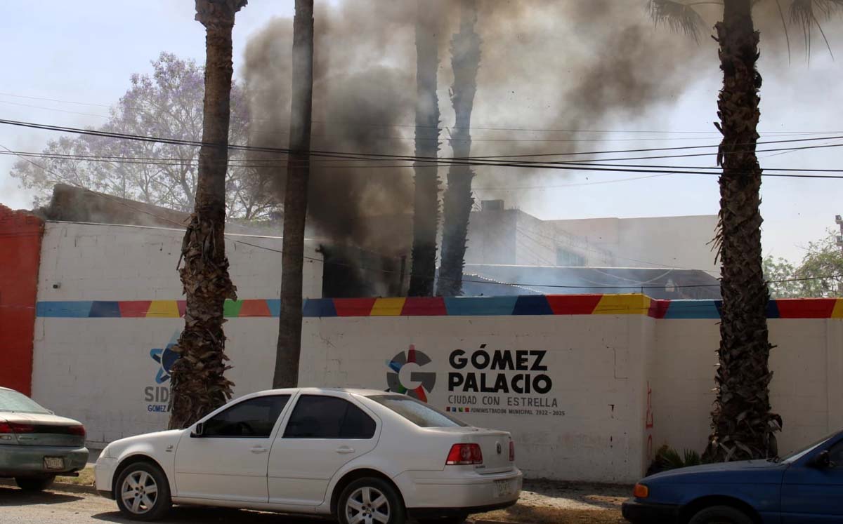 Incendio en Sideapa en Gómez Palacio.  l Rolando Riestra