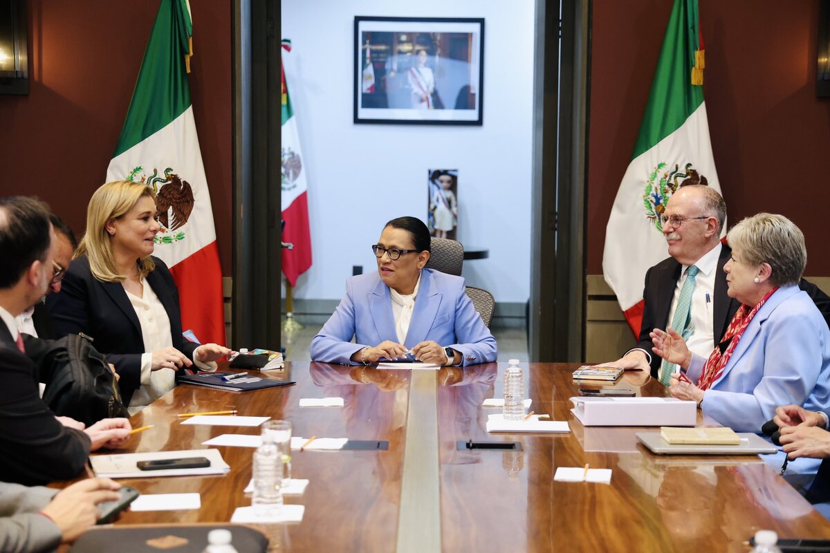 Rosa Icela y Maru Campo hablan sobre temas de Chihuahua.