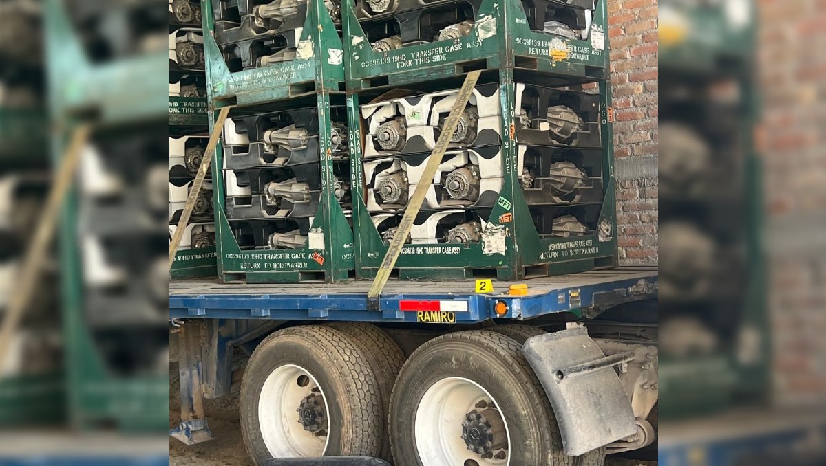 Transmisiones de vehículos fueron aseguradas en un predio de Teocaltiche, Jalisco (Cortesía)