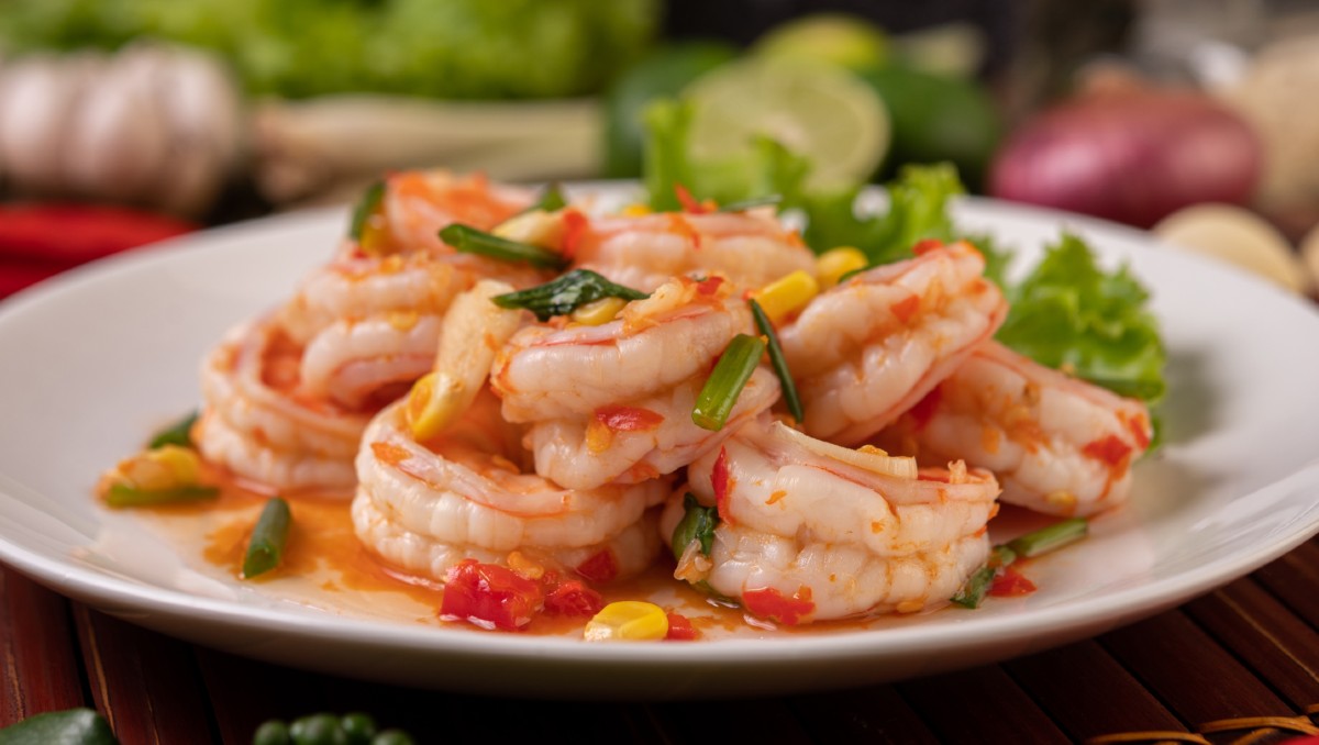 Un ceviche de camarón es una idea fresca para comer en Cuaresma. ESPECIAL