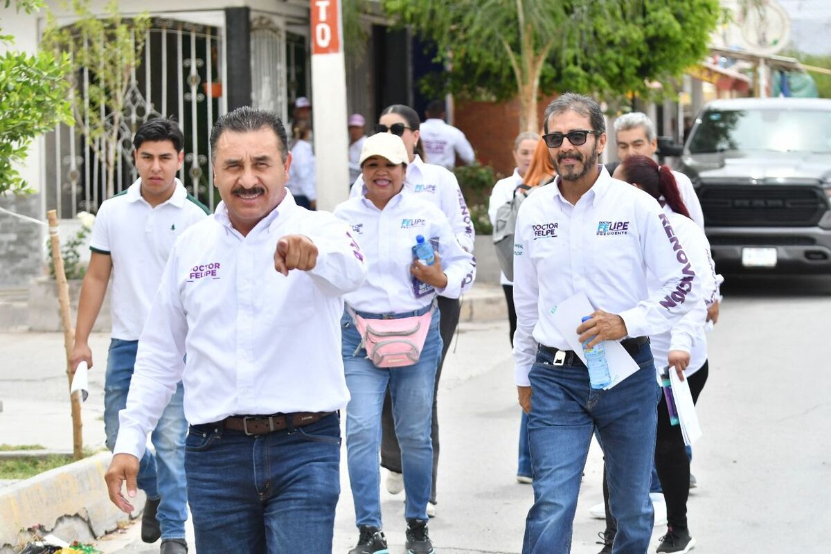 En sus recorridos, acudió a las colonias Francisco Sarabia, Lázaro Cárdenas y Armando del Castillo.| Cortesía