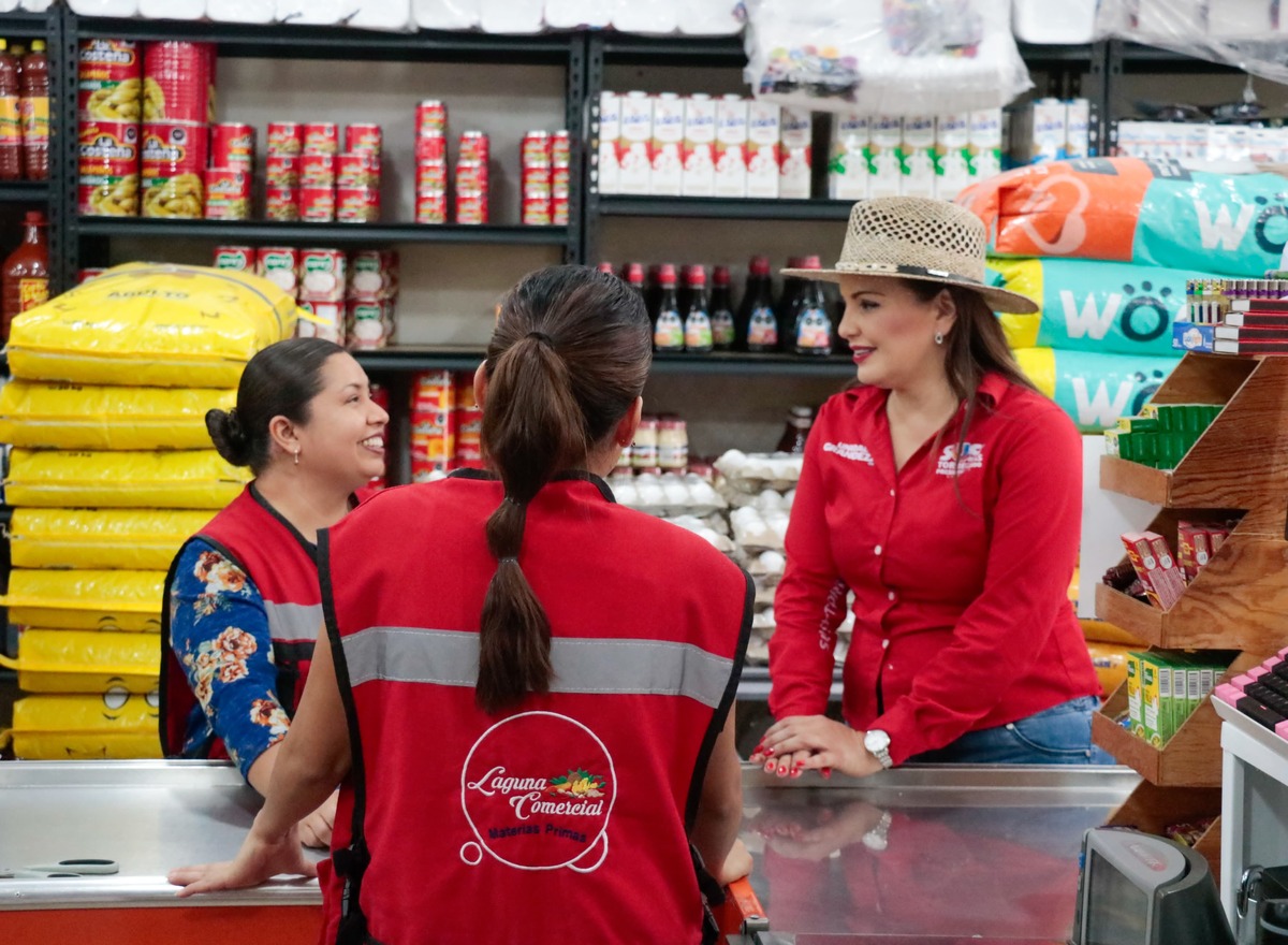 Susy Torrecillas plantea ventanilla única en Lerdo. (Especial)