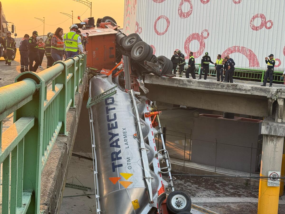 Al lugar acudieron elementos del Heróico Cuerpo de Bomberos, de la Policía capitalina y de Protección Civil. | Foto: Especial