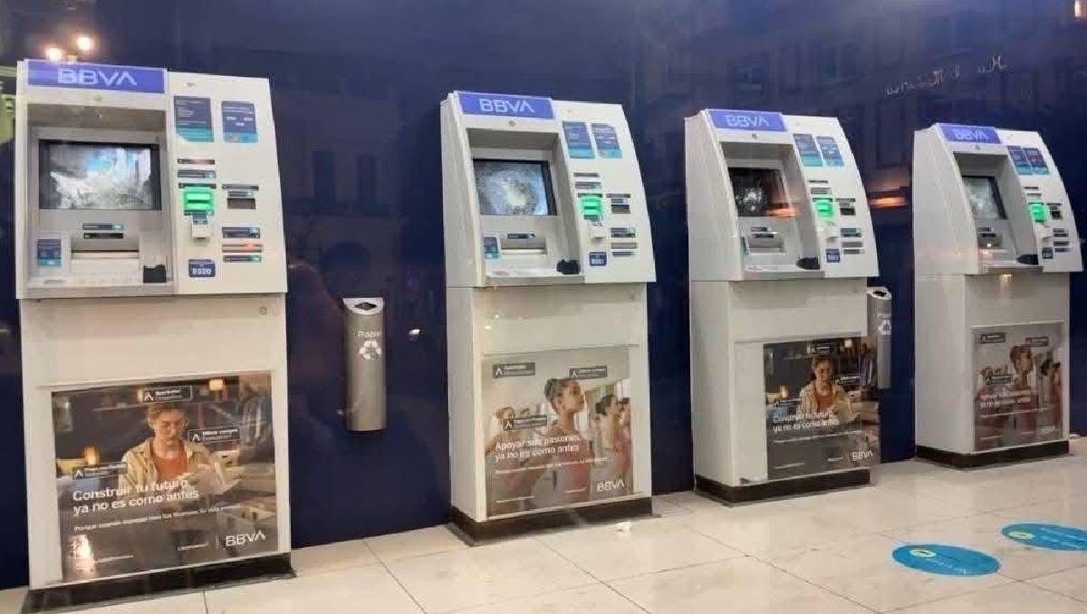 La pareja destruyó cinco cajeros del banco BBVA