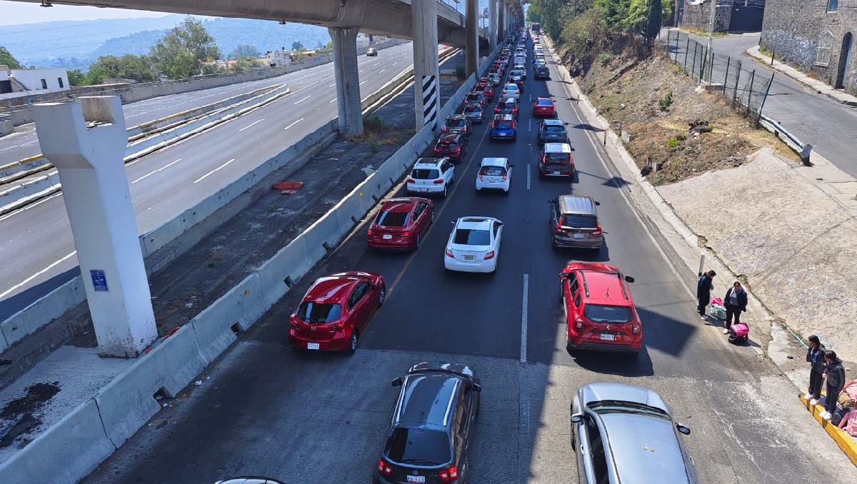 Tráfico en caseta Tlalpan de la autopista México-Cuernavaca. Foto: (Miguel Sarmiento)
