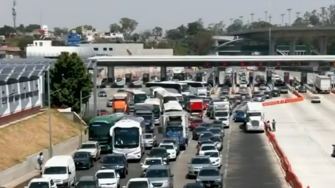 Tráfico vial por Semana Santa en la carretera México-Cuernavaca