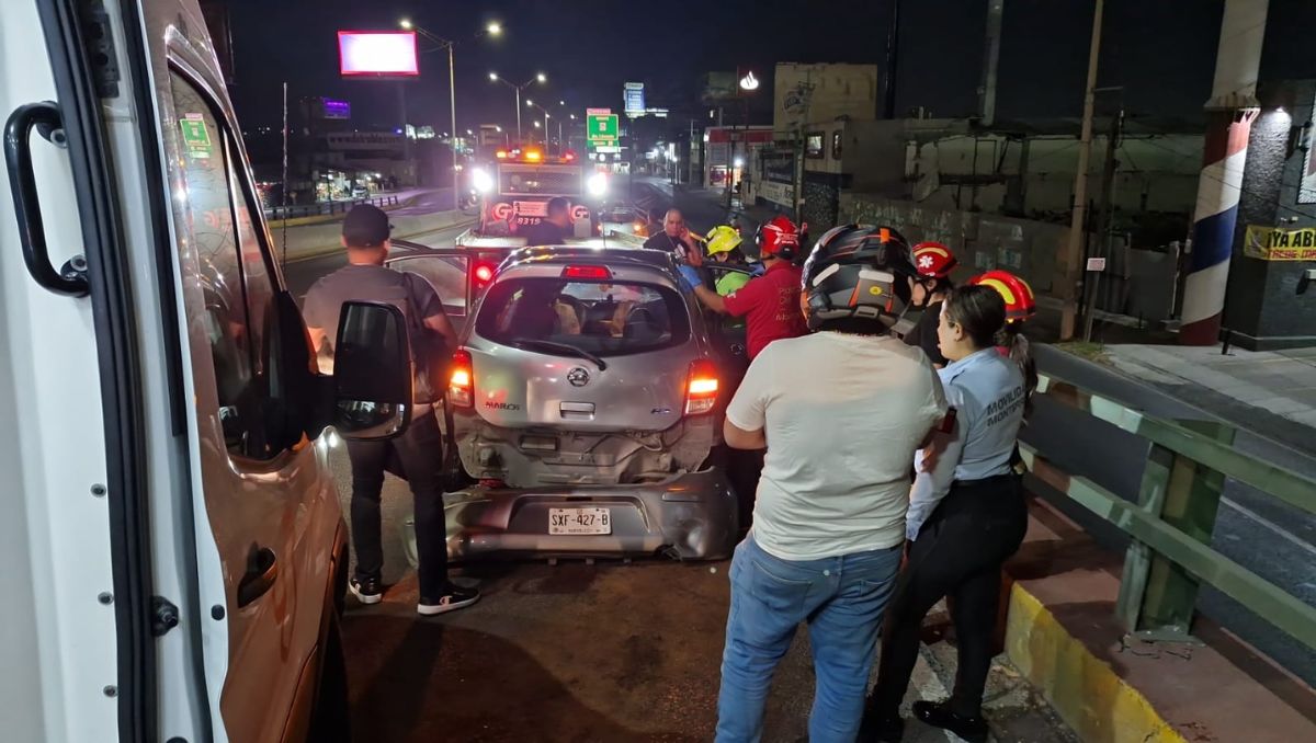 La vialidad se mantuvo obstruida por al menos una hora debido al accidente. Especial