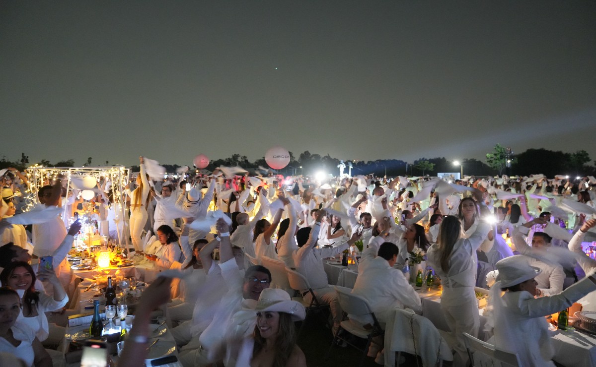 El lugar donde se lleva a cabo siempre es un secreto, en ello radica parte de la atracción que Le Dîner en Blanc ha ejercido en la gente. (Especial)