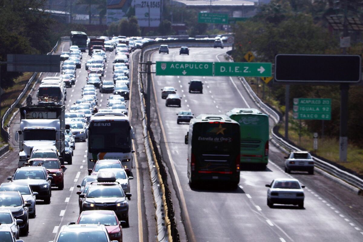 Las carreteras y autopistas en México presentan tráfico por las vacaciones de Semana Santa. | Foto: Cuartoscuro