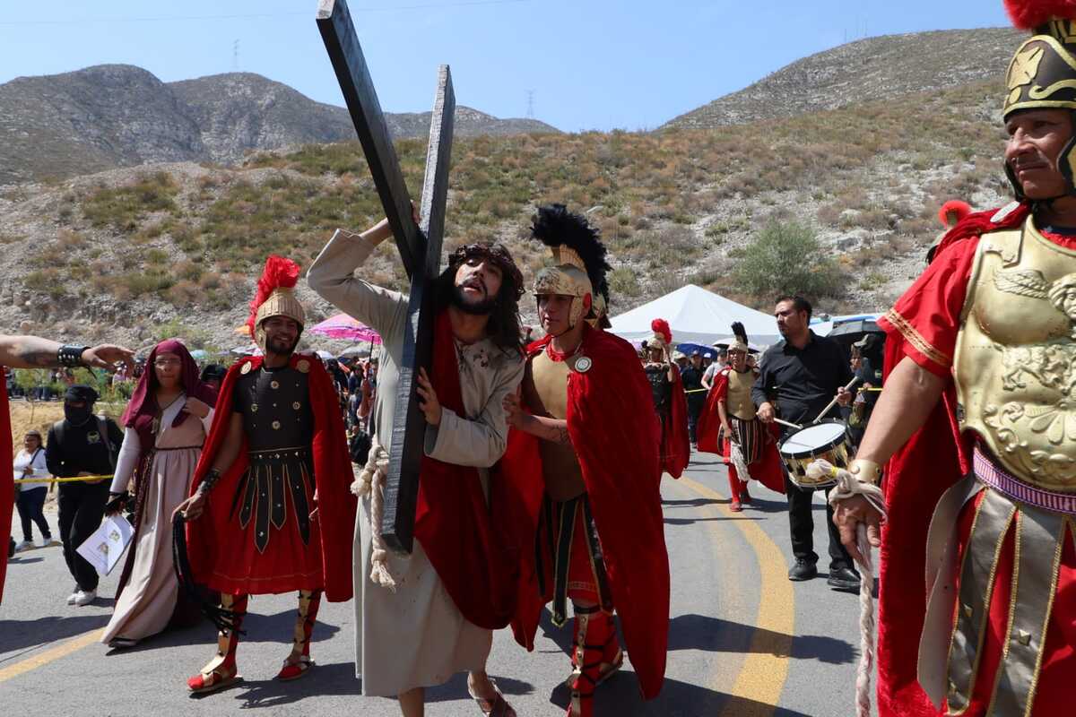 Inicio de la representación del numero 43 del Viacrucis del Cristo de las Noas. (Verónica Rivera)