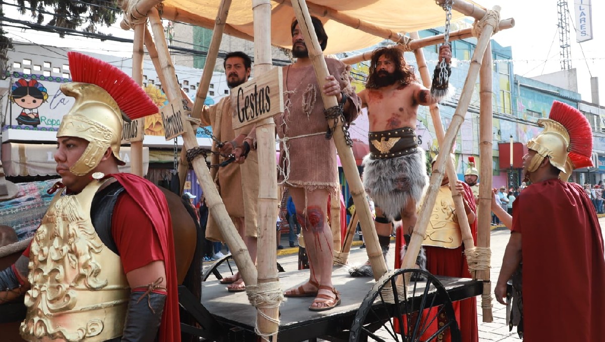 Nazarenos cumplen manda en Iztapalapa en viernes Santo | Juan Carlos Bautista