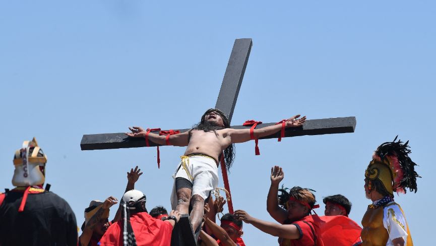 Ruben Enajede fue crucificado por 36ª y última vez en una localidad de Filipinas con motivo del Viernes Santo.|AFP