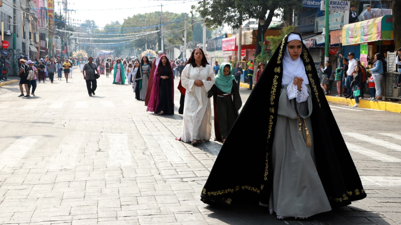 Viacrucis 2025: Nazarenos hacen el recorrido de los 8 barrios de Iztapalapa