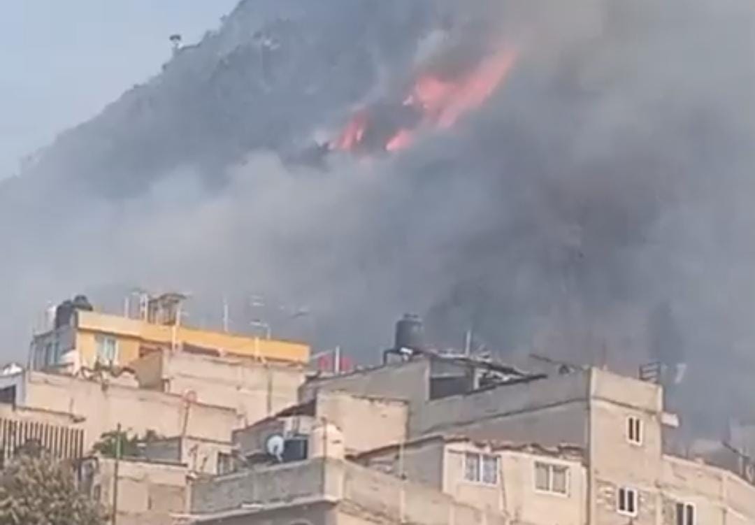 Bomberos lograron controlar el incendio.