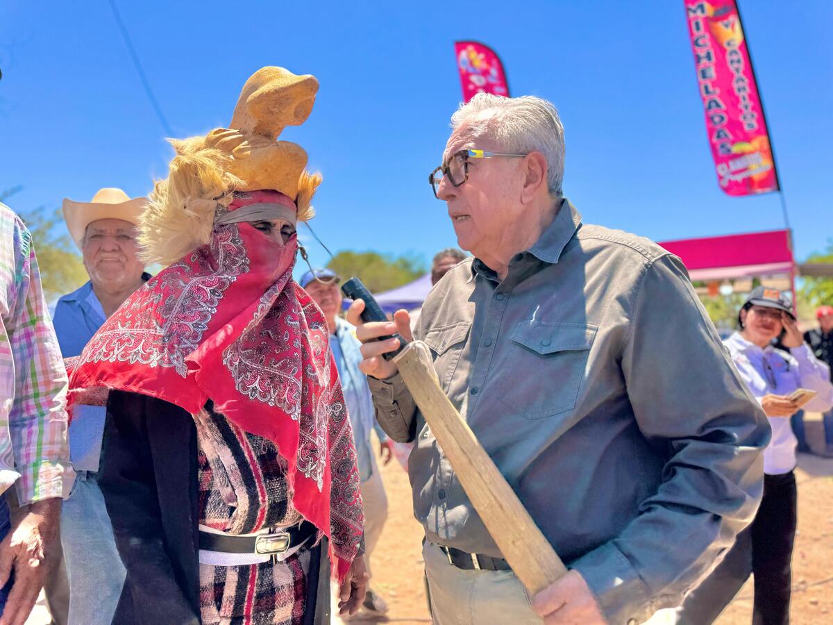 El gobernador presenció los rituales milenarios realizados por los mayos yoremes en Semana Santa. | Foto: Especial