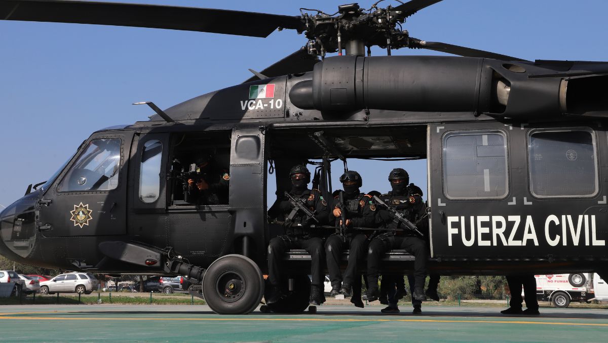 Los pequeños Alejandro y Ayslín pudieron convivir con verdaderos policías / Roberto Alanís.