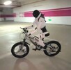 Robot humanoide impresiona al poder montar en bicicleta y bailar | ESPECIAL