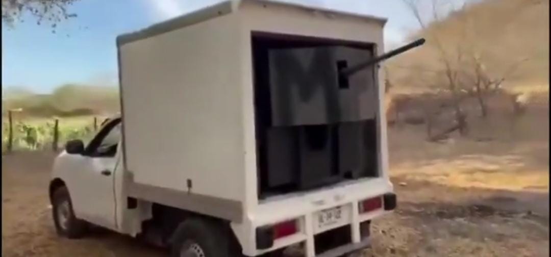 Así es el vehículo tipo 'monstruo' que aseguraron en Culiacán; tenía las iniciales de 'El Mayito Flaco'