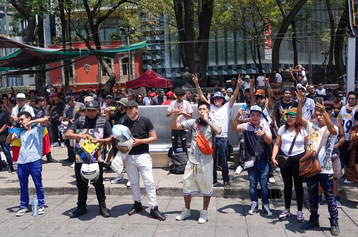 La celebración del 4:20 se lleva a cabo en orden y tranquilidad.   | Foto: Cuartoscuro.
