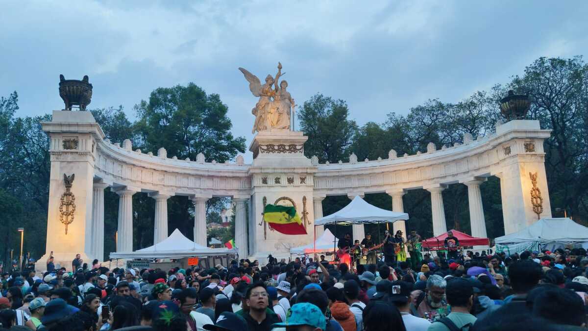 Marcha del 4:20 en Hemiciclo a Juárez. | Foto: César Zayago